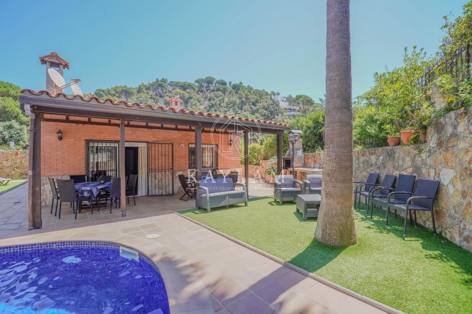 6 soverom Villa til salgs i Lloret de Mar med svømmebasseng - € 530 000 (Ref: 9385614)