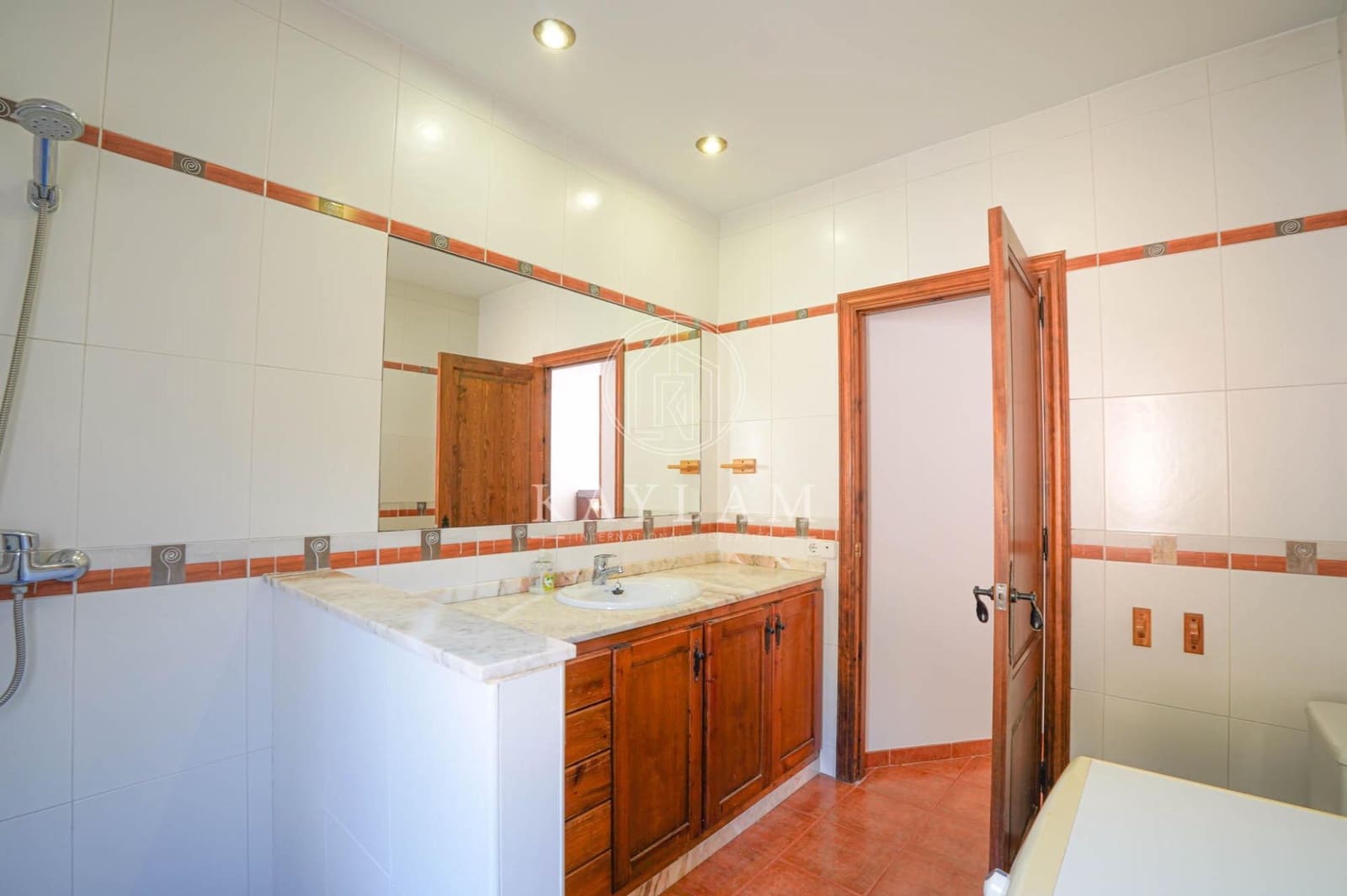6 soverom Villa til salgs i Lloret de Mar med svømmebasseng - € 530 000 (Ref: 9385614)