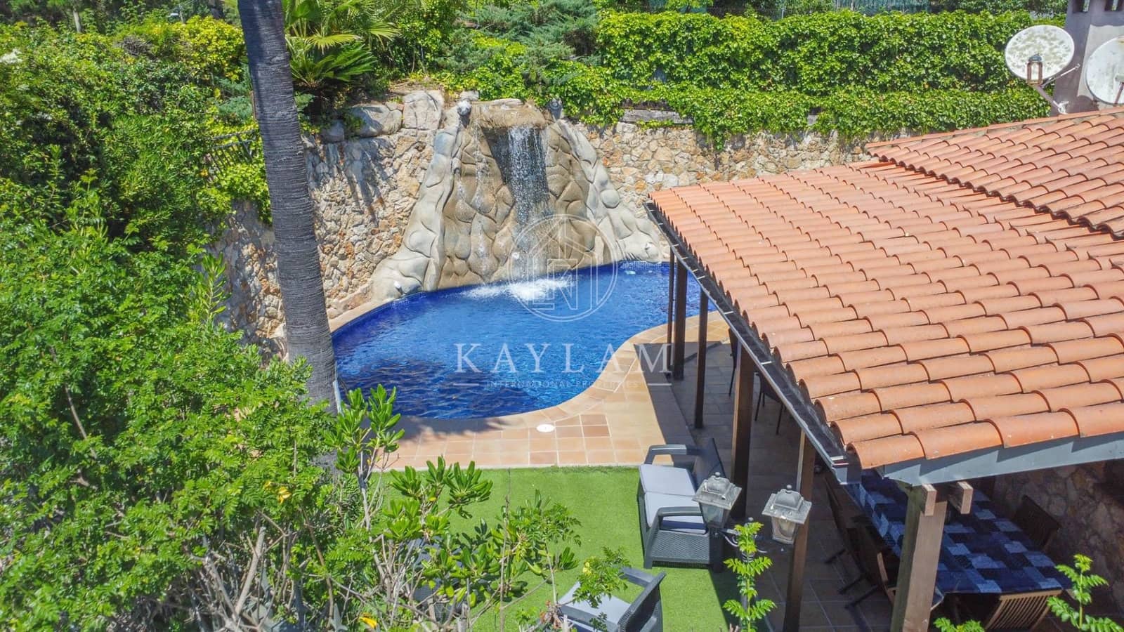 6 soverom Villa til salgs i Lloret de Mar med svømmebasseng - € 530 000 (Ref: 9385614)
