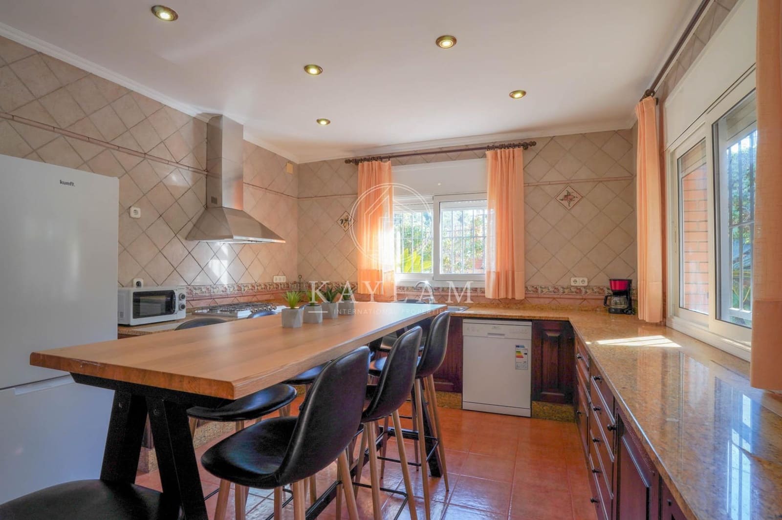6 soverom Villa til salgs i Lloret de Mar med svømmebasseng - € 530 000 (Ref: 9385614)