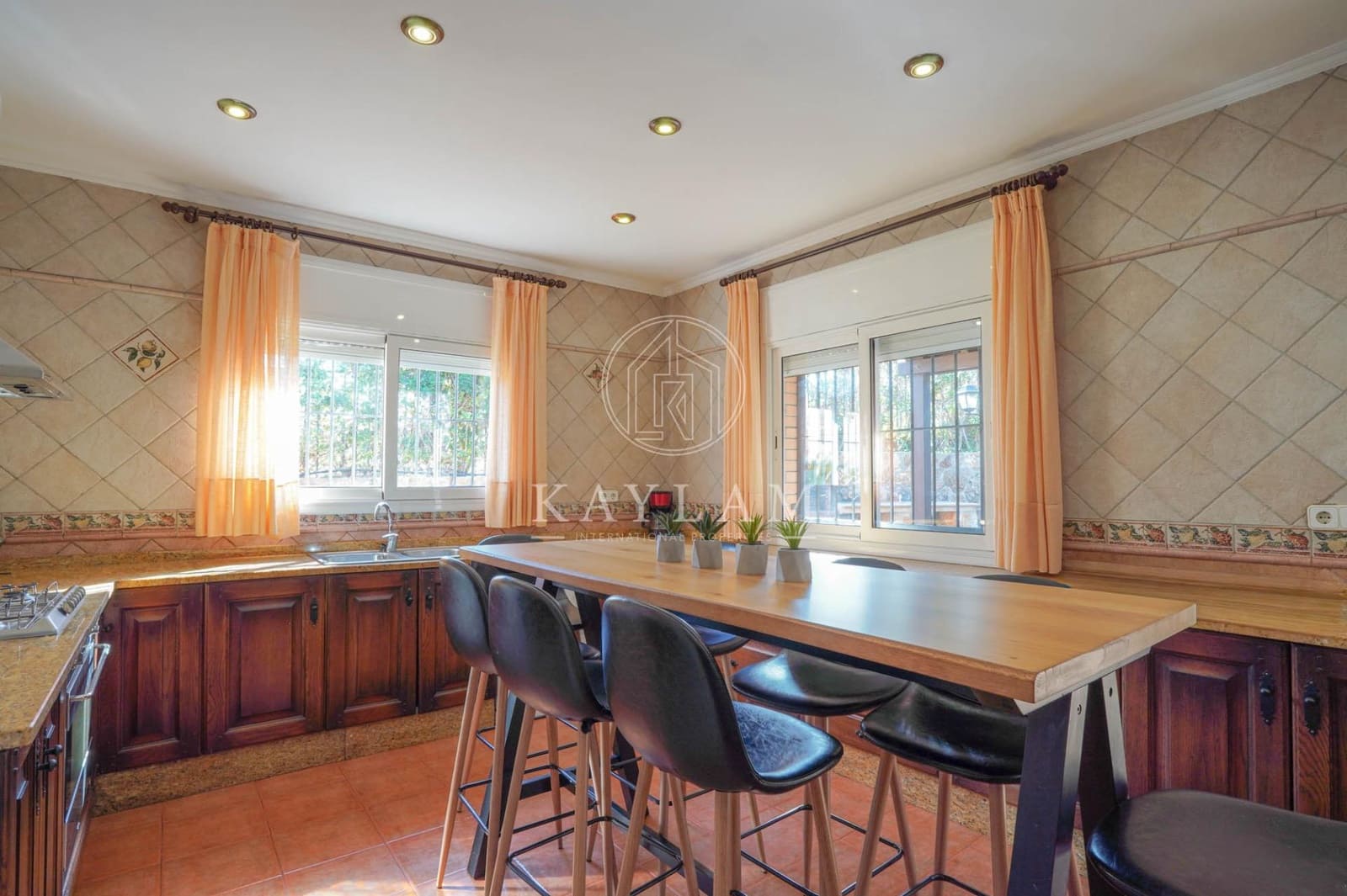 6 soverom Villa til salgs i Lloret de Mar med svømmebasseng - € 530 000 (Ref: 9385614)
