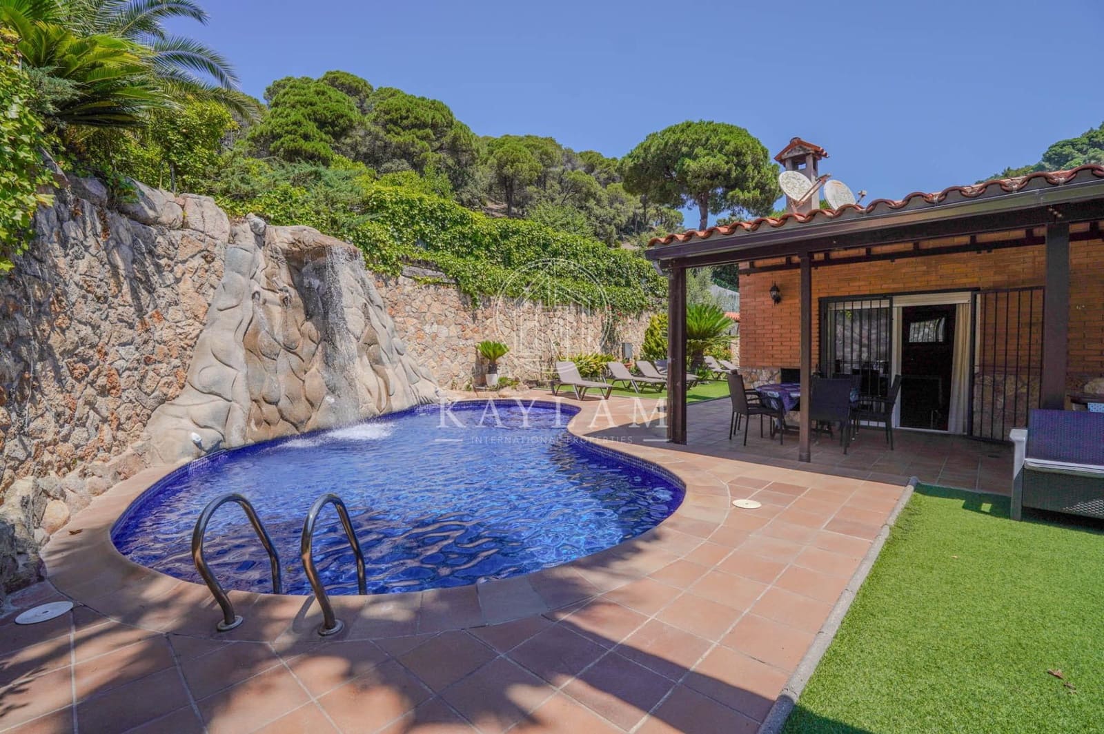 6 soverom Villa til salgs i Lloret de Mar med svømmebasseng - € 530 000 (Ref: 9385614)