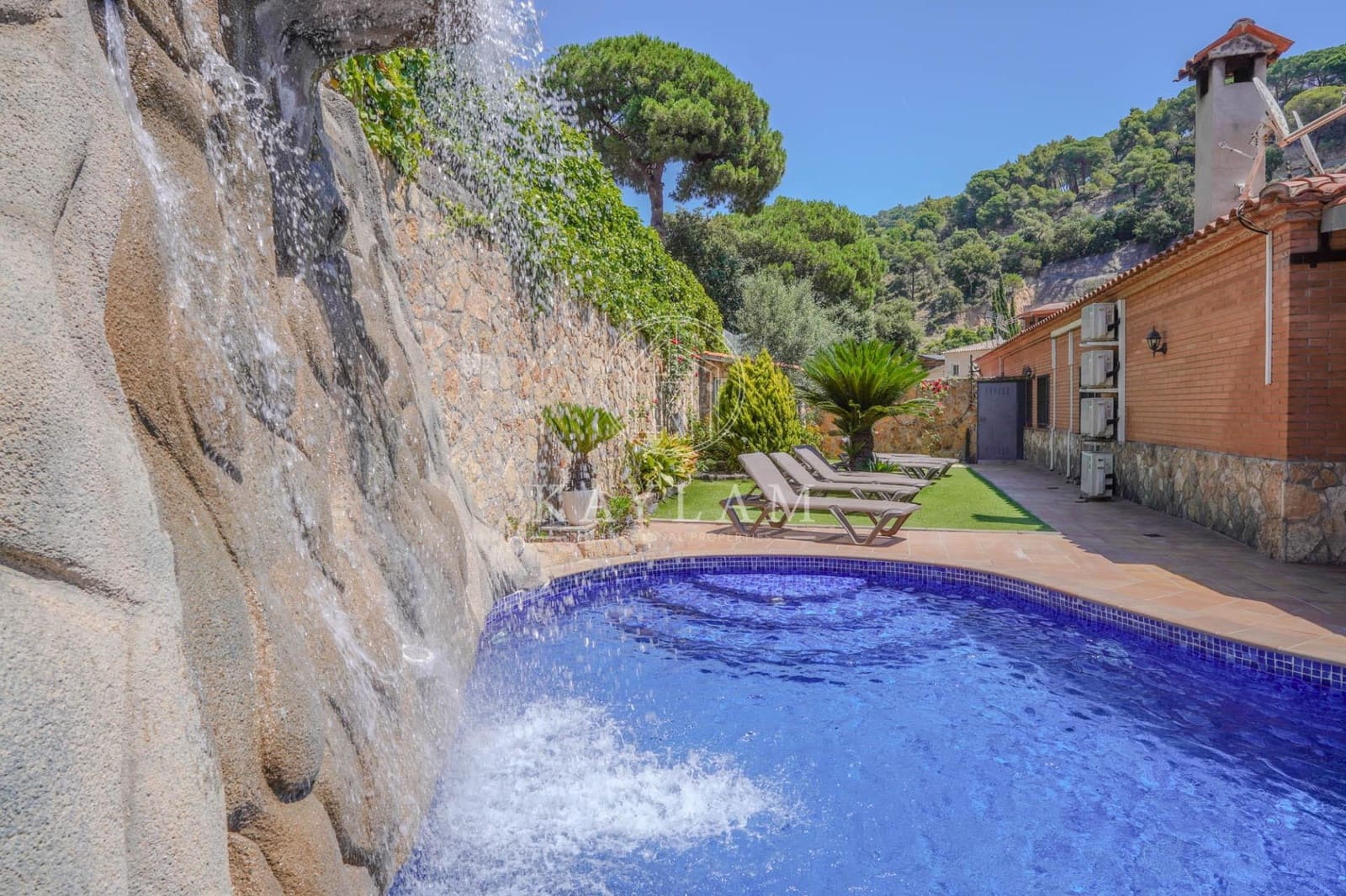 6 soverom Villa til salgs i Lloret de Mar med svømmebasseng - € 530 000 (Ref: 9385614)