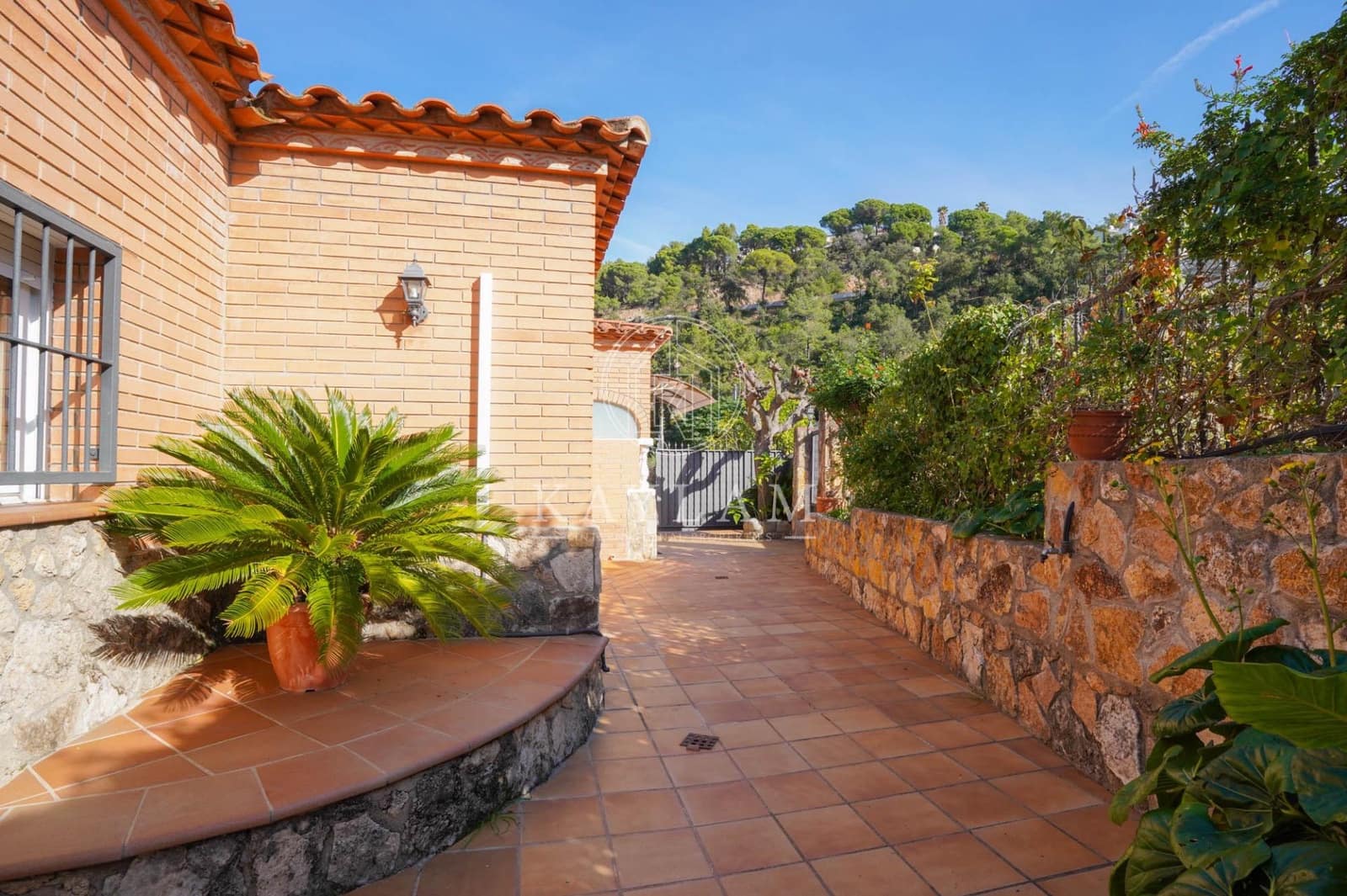 6 soverom Villa til salgs i Lloret de Mar med svømmebasseng - € 530 000 (Ref: 9385614)