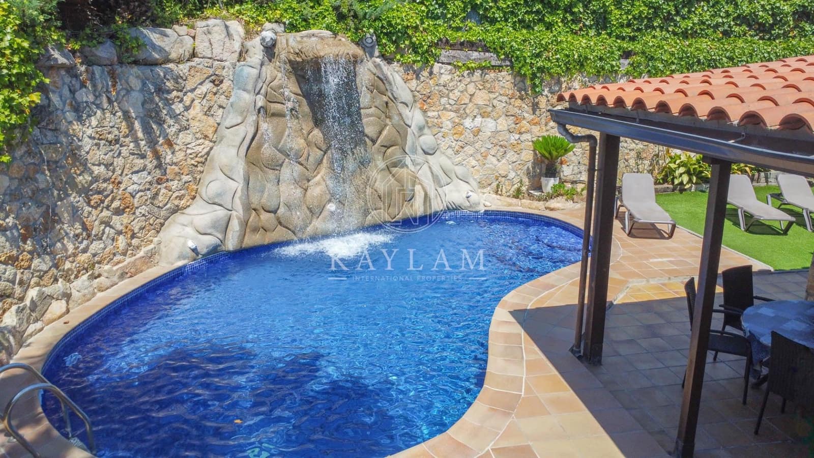 6 soverom Villa til salgs i Lloret de Mar med svømmebasseng - € 530 000 (Ref: 9385614)