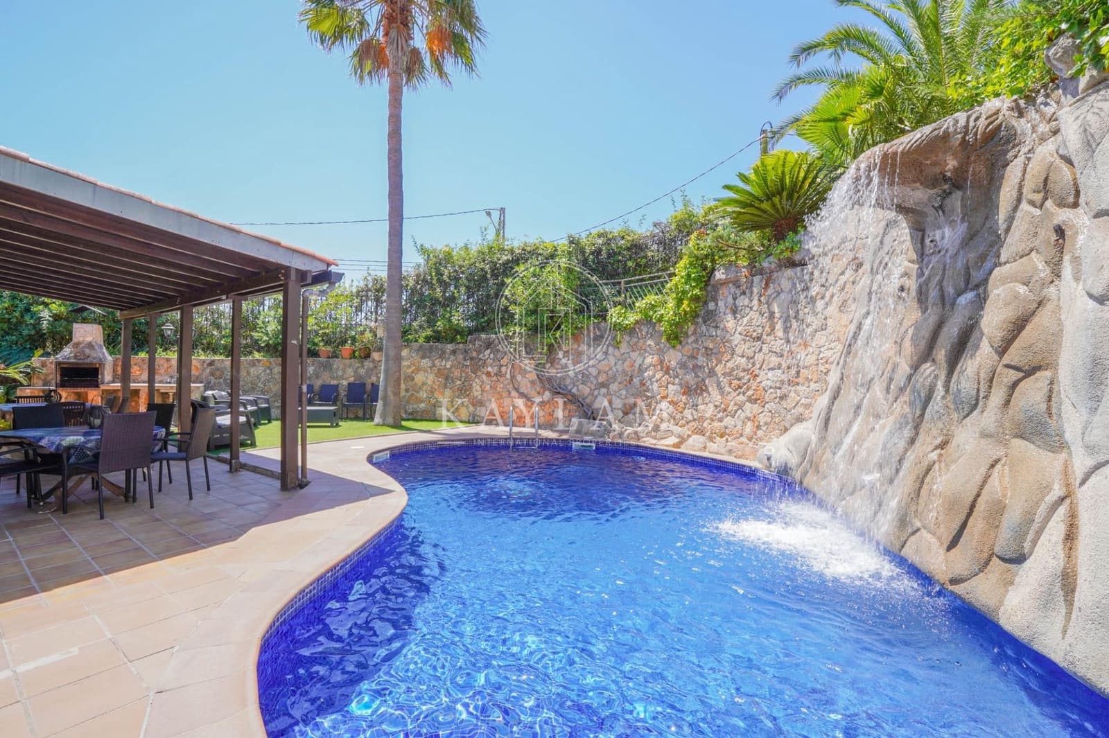 6 soverom Villa til salgs i Lloret de Mar med svømmebasseng - € 530 000 (Ref: 9385614)