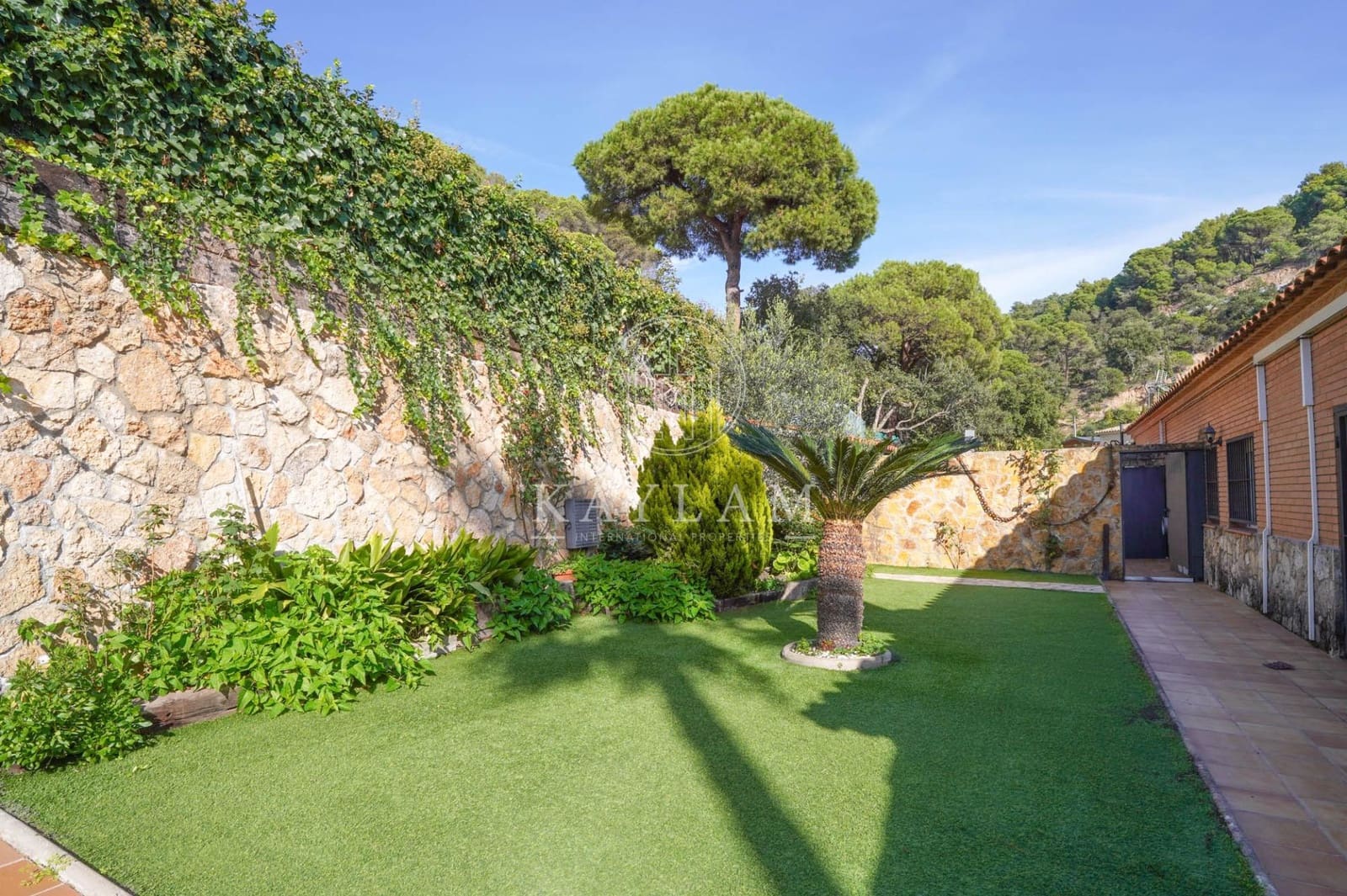 6 soverom Villa til salgs i Lloret de Mar med svømmebasseng - € 530 000 (Ref: 9385614)