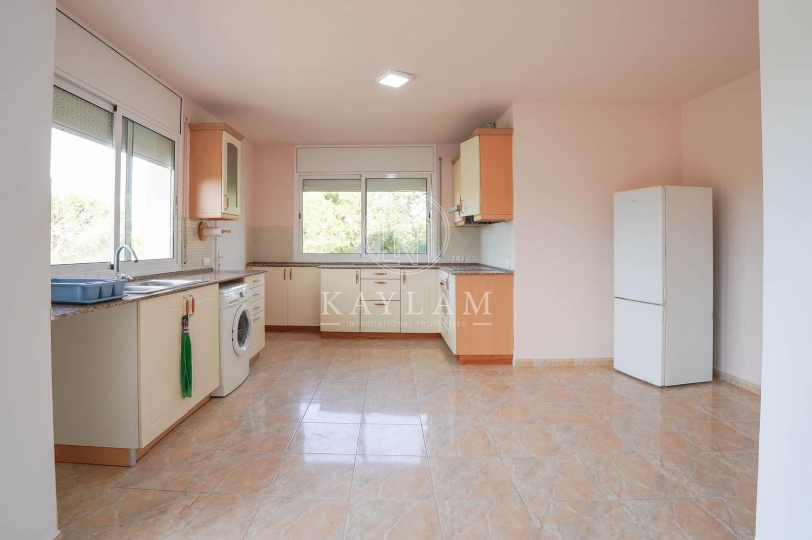 4 bedroom Villa for sale in Lloret de Mar with pool - € 399,000 (Ref: 9387914)