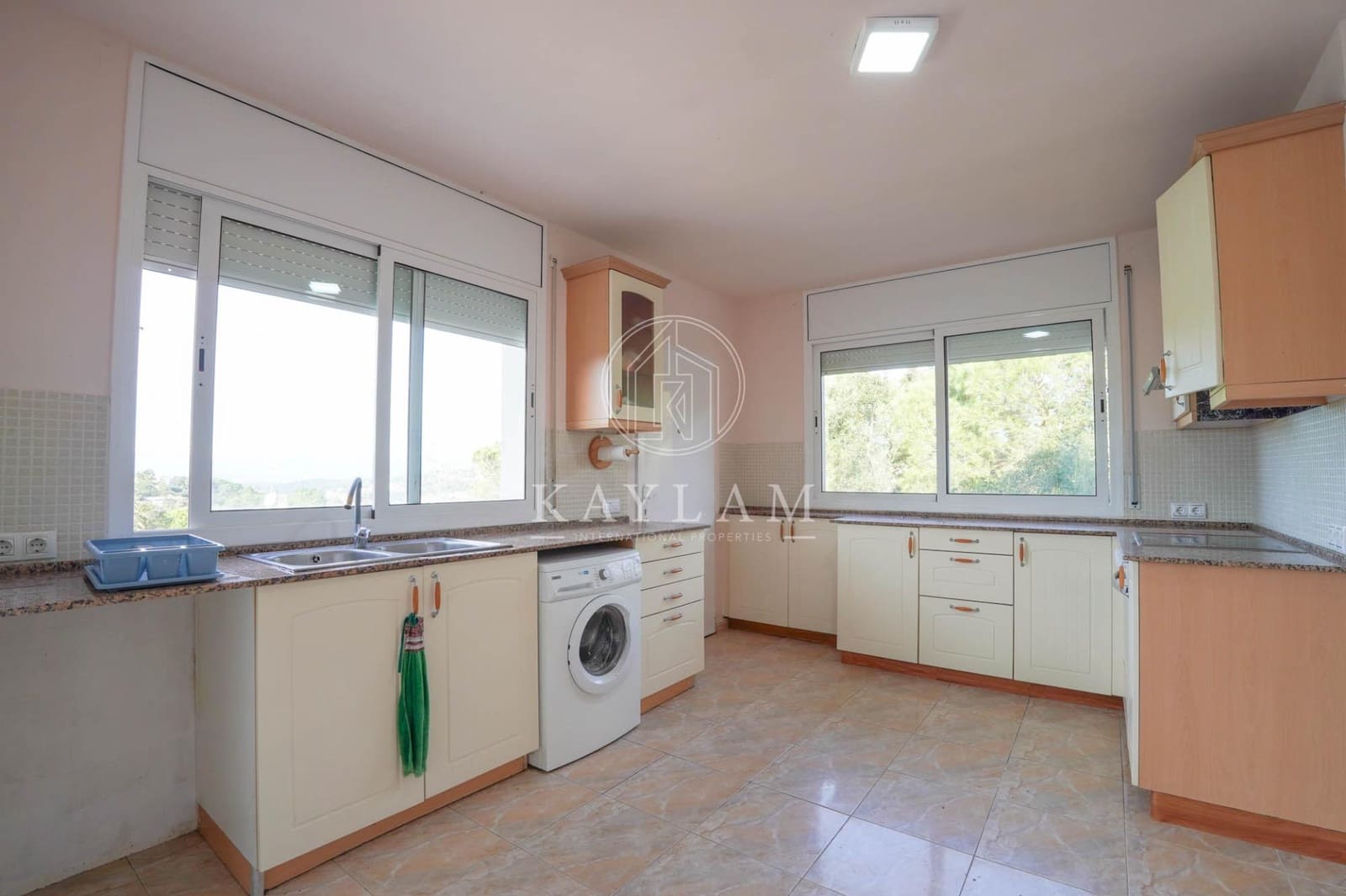 4 bedroom Villa for sale in Lloret de Mar with pool - € 399,000 (Ref: 9387914)