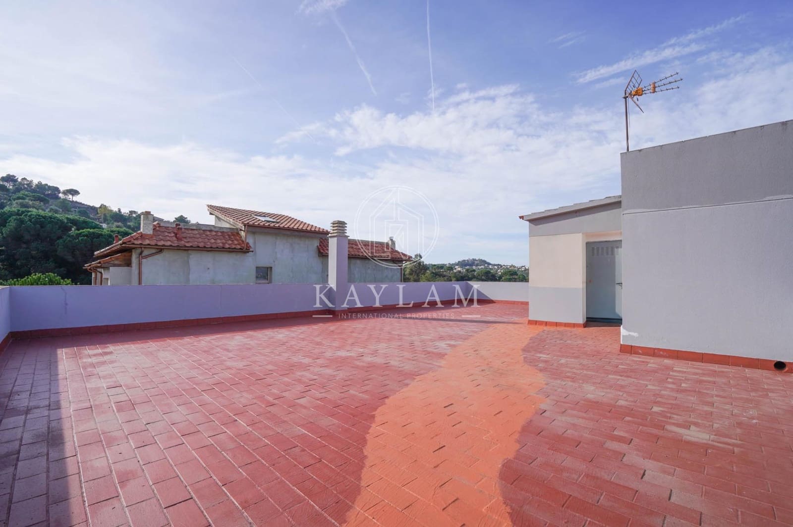 4 bedroom Villa for sale in Lloret de Mar with pool - € 399,000 (Ref: 9387914)