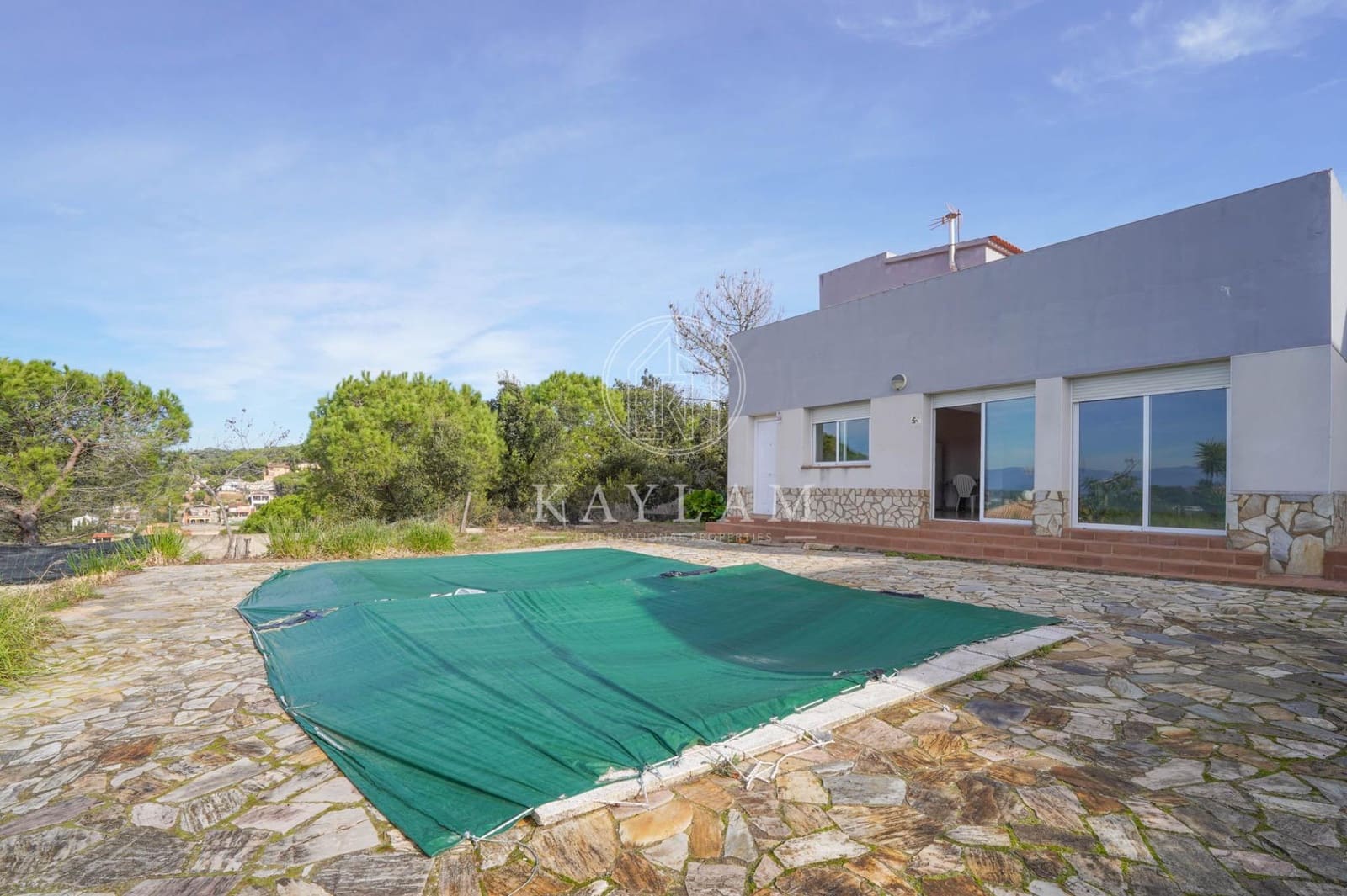 4 bedroom Villa for sale in Lloret de Mar with pool - € 399,000 (Ref: 9387914)