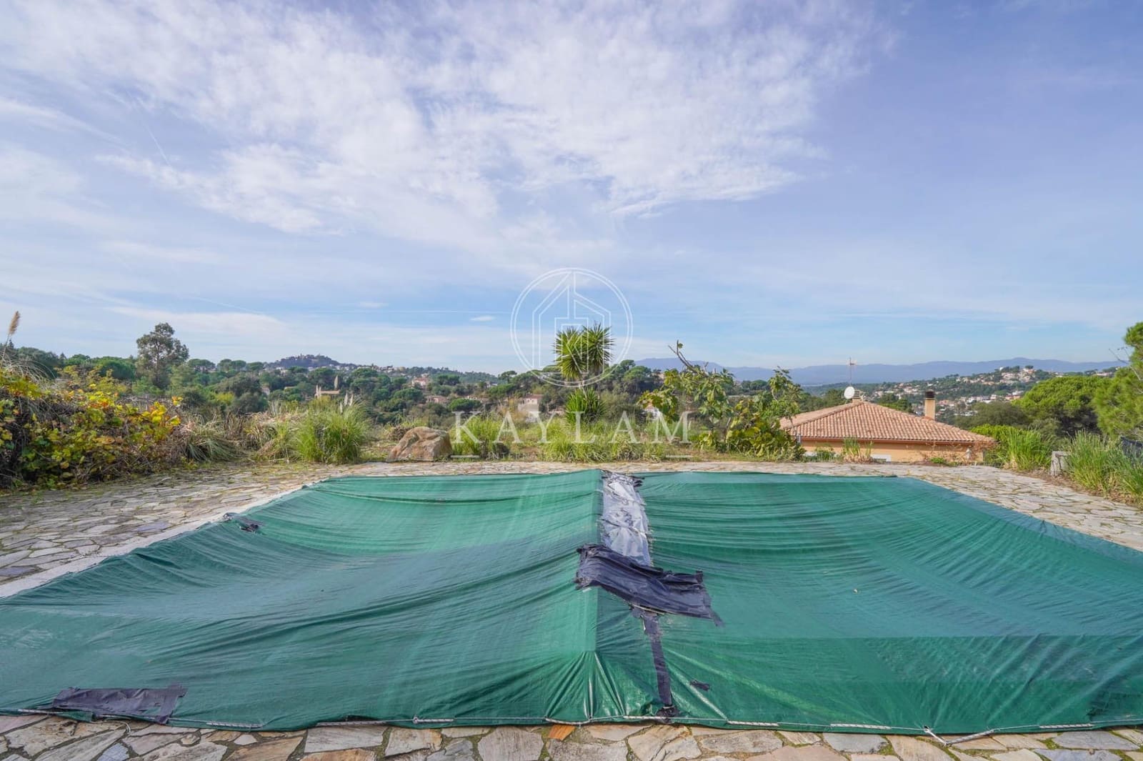 4 bedroom Villa for sale in Lloret de Mar with pool - € 399,000 (Ref: 9387914)