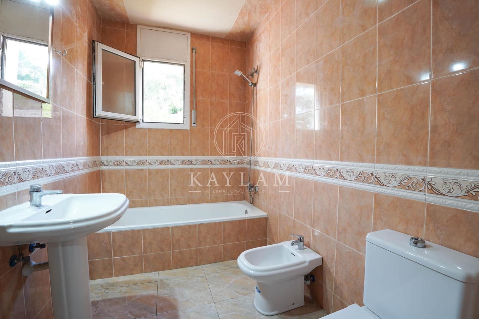 4 bedroom Villa for sale in Lloret de Mar with pool - € 399,000 (Ref: 9387914)