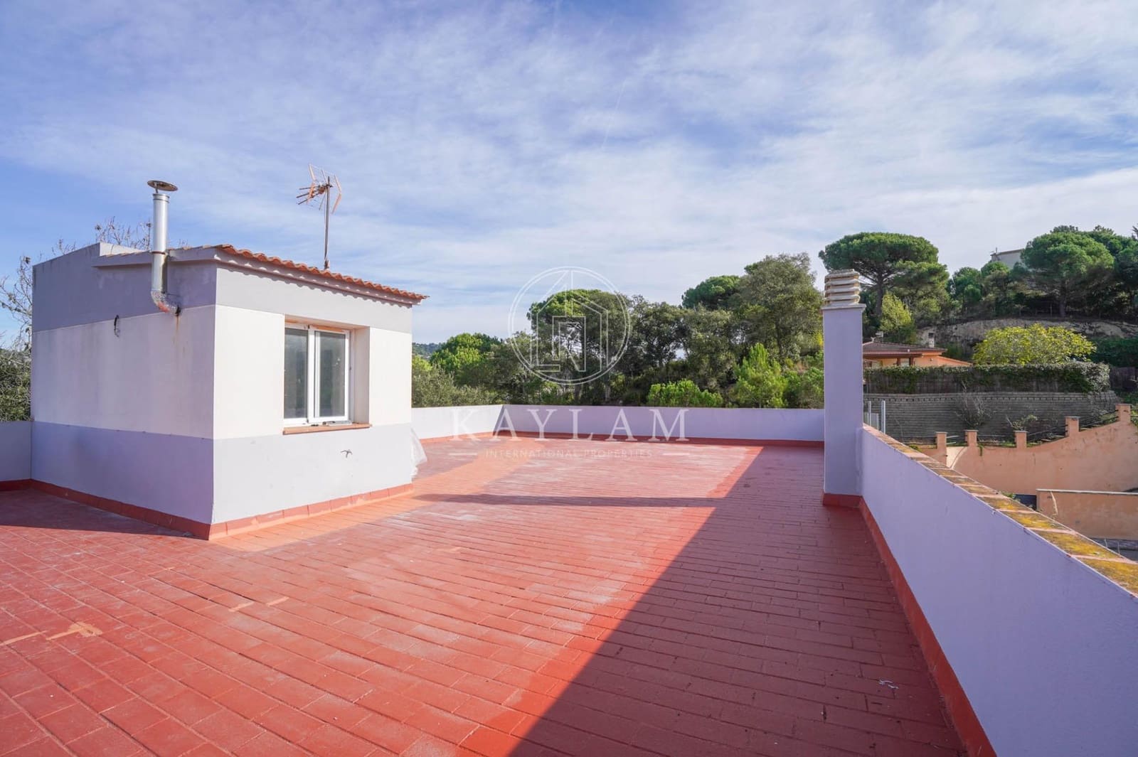 4 bedroom Villa for sale in Lloret de Mar with pool - € 399,000 (Ref: 9387914)