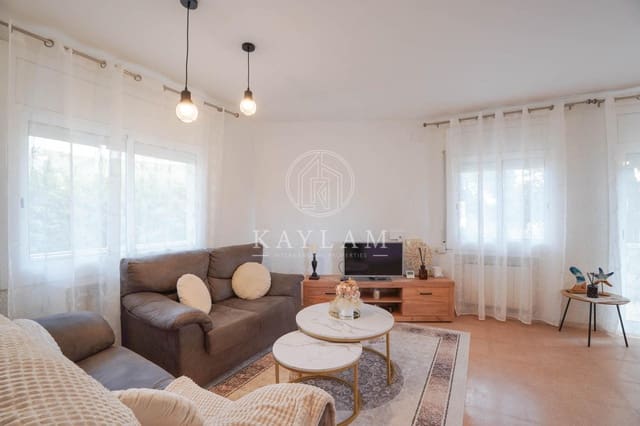 4 sypialnia Willa na sprzedaż w Aiguaviva Parc, Vidreres z basenem garażem - 395 000 € (Ref: 9586511)