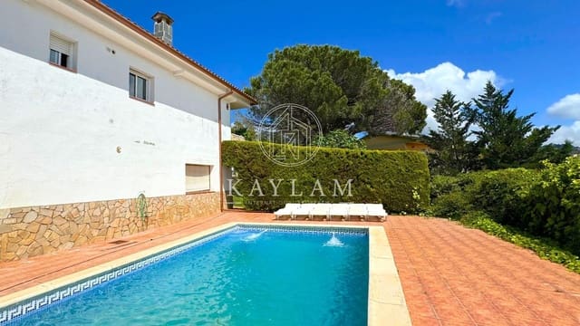 4 sypialnia Willa na sprzedaż w Aiguaviva Parc, Vidreres z basenem garażem - 395 000 € (Ref: 9586511)