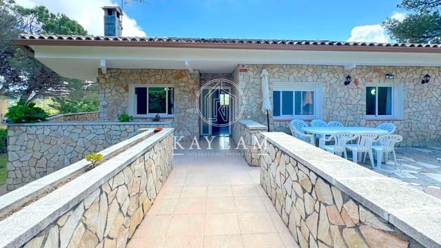 4 sypialnia Willa na sprzedaż w Aiguaviva Parc, Vidreres z basenem garażem - 395 000 € (Ref: 9586511)