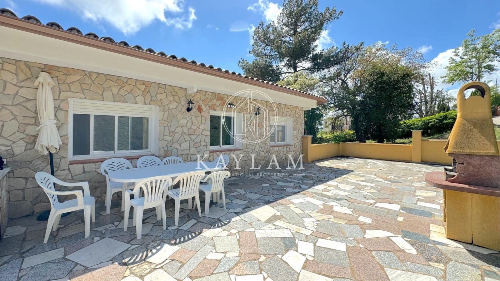 4 bedroom Villa for sale in Vidreres with pool garage - € 395,000 (Ref: 9586511)