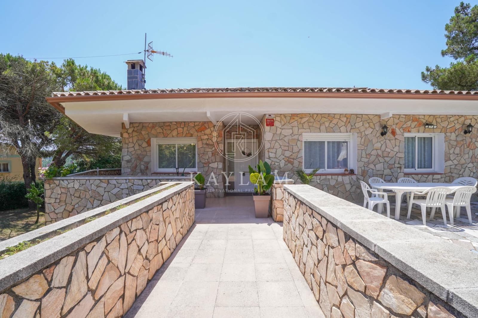 4 soveværelse Villa til salg i Vidreres med swimmingpool garage - € 375.000 (Ref: 9586511)
