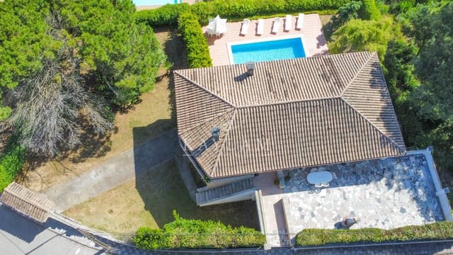 4 slaapkamer Villa te koop in Aiguaviva Parc, Vidreres met zwembad garage - € 375.000 (Ref: 9586511)