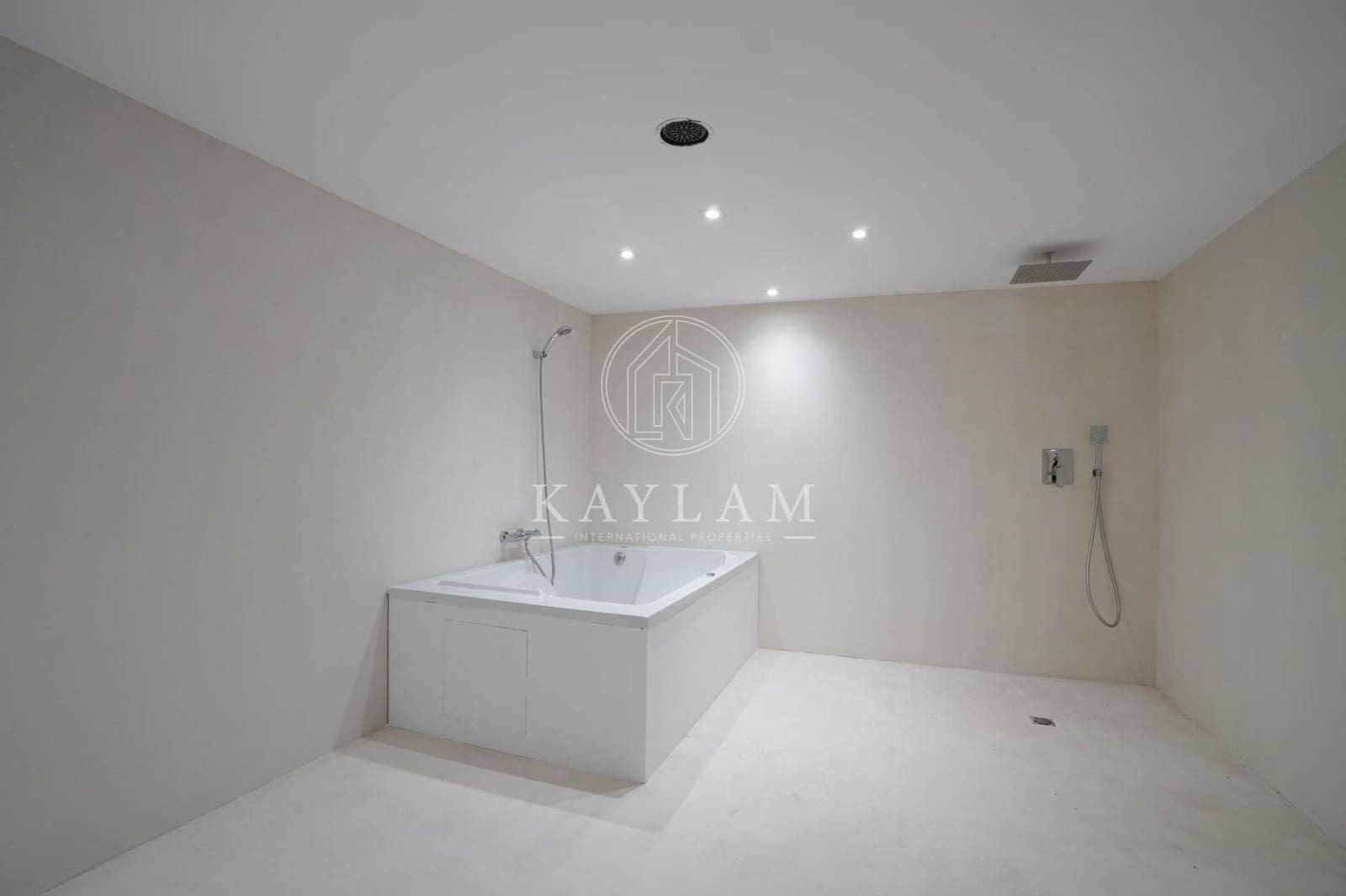 6 soverom Villa til salgs i Tordera med svømmebasseng garasje - € 650 000 (Ref: 9596132)