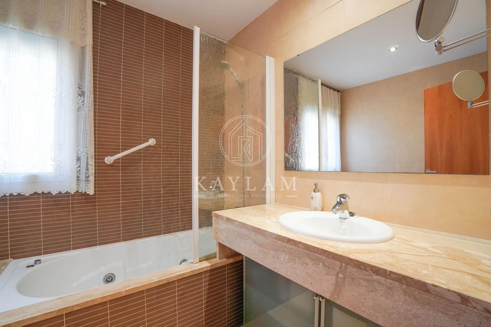 3 sypialnia Willa na sprzedaż w Lloret de Mar z basenem garażem - 790 000 € (Ref: 9629979)