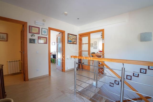 3 bedroom Villa for sale in Lloret de Mar with pool garage - € 790,000 (Ref: 9629979)