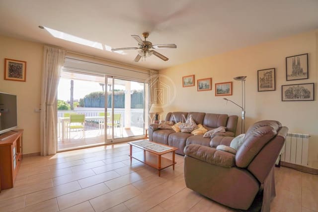 3 bedroom Villa for sale in Lloret de Mar with pool garage - € 790,000 (Ref: 9629979)