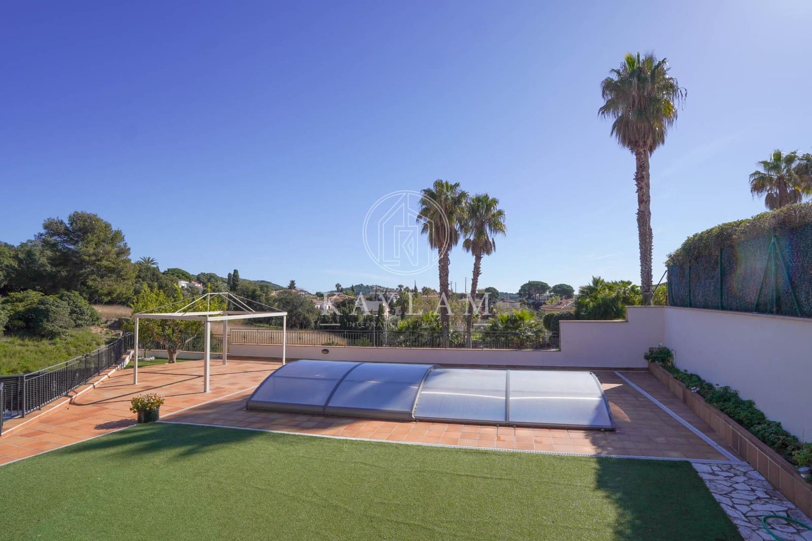 3 sypialnia Willa na sprzedaż w Lloret de Mar z basenem garażem - 790 000 € (Ref: 9629979)