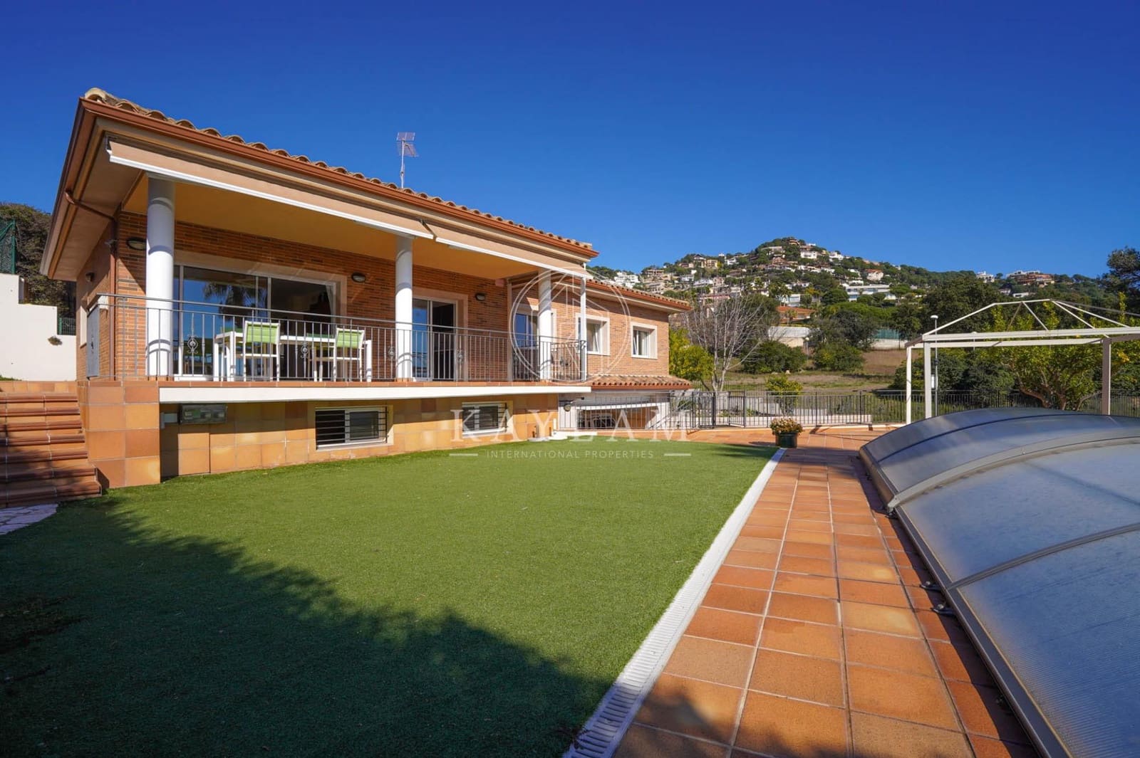 3 sypialnia Willa na sprzedaż w Lloret de Mar z basenem garażem - 790 000 € (Ref: 9629979)