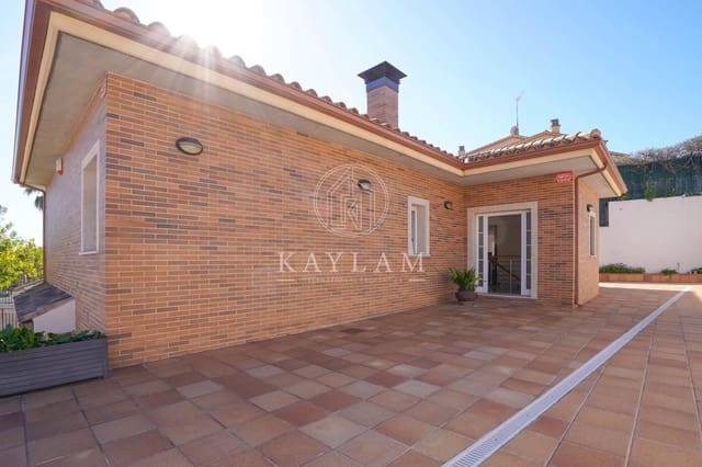 3 bedroom Villa for sale in Lloret de Mar with pool garage - € 790,000 (Ref: 9629979)