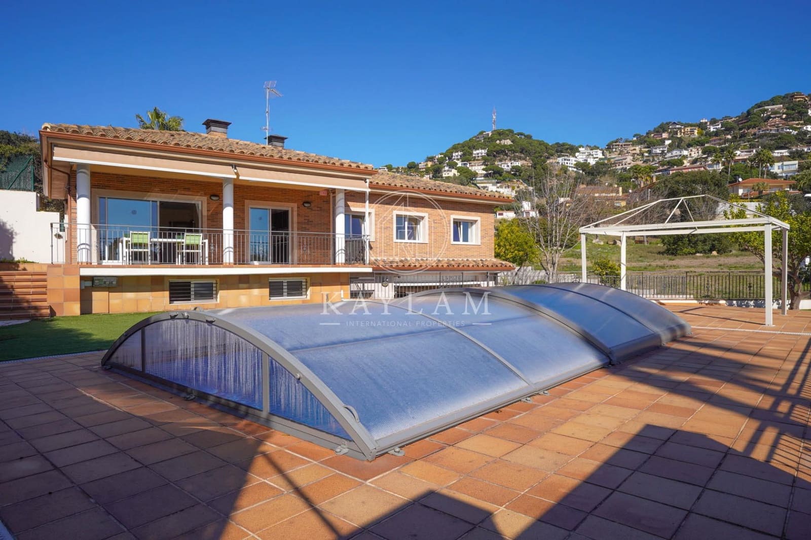 3 sypialnia Willa na sprzedaż w Lloret de Mar z basenem garażem - 790 000 € (Ref: 9629979)