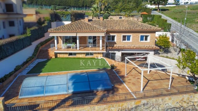 3 bedroom Villa for sale in Lloret de Mar with pool garage - € 790,000 (Ref: 9629979)