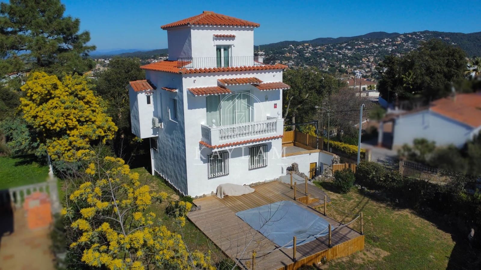 3 soverom Villa til salgs i Lloret de Mar med svømmebasseng garasje - € 335 000 (Ref: 9629980)