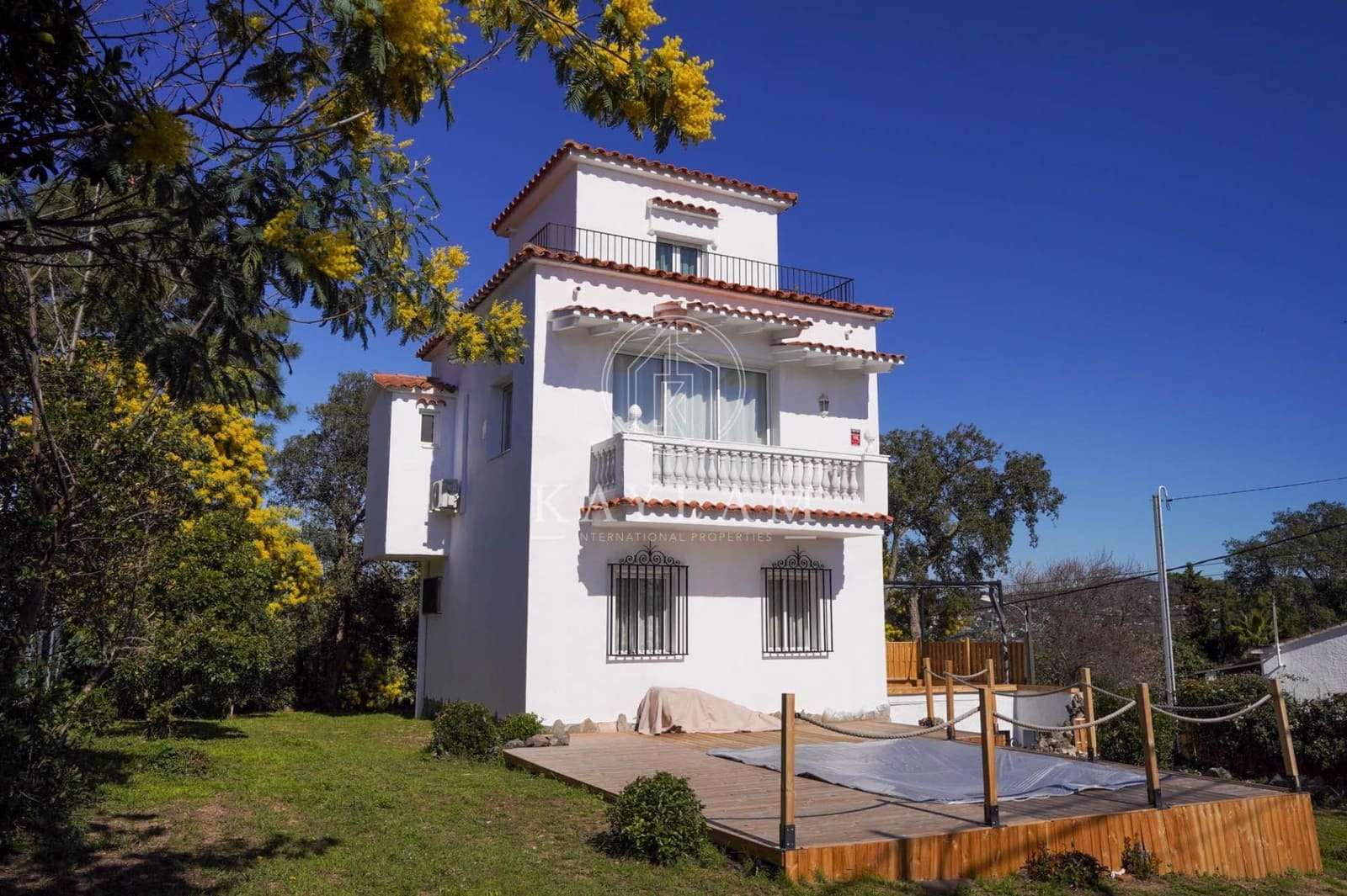 3 soverom Villa til salgs i Lloret de Mar med svømmebasseng garasje - € 335 000 (Ref: 9629980)