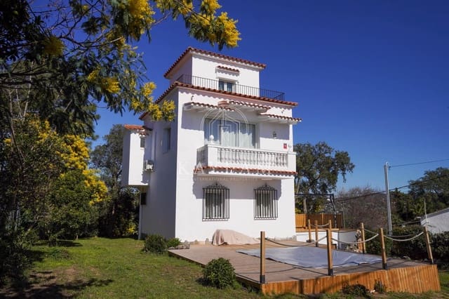 3 soverom Villa til salgs i Lloret de Mar med svømmebasseng garasje - € 335 000 (Ref: 9629980)