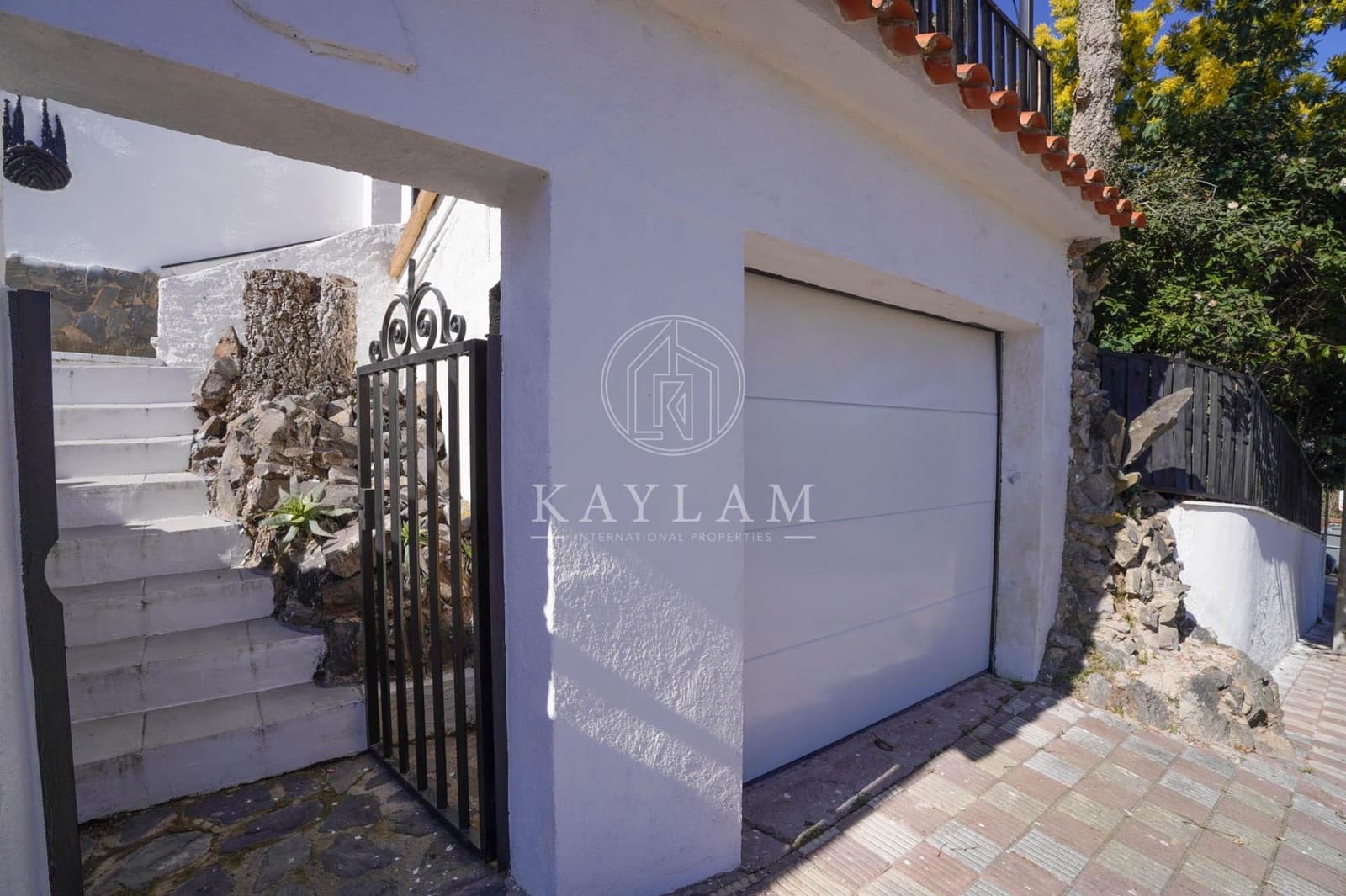 3 soverom Villa til salgs i Lloret de Mar med svømmebasseng garasje - € 335 000 (Ref: 9629980)