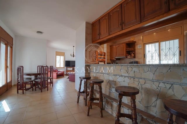 4 sovrum Villa till salu i Lloret de Mar med pool garage - 535 000 € (Ref: 9652003)