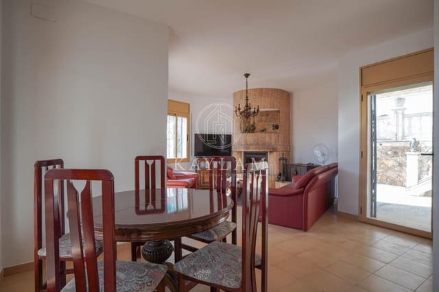 4 sovrum Villa till salu i Lloret de Mar med pool garage - 535 000 € (Ref: 9652003)