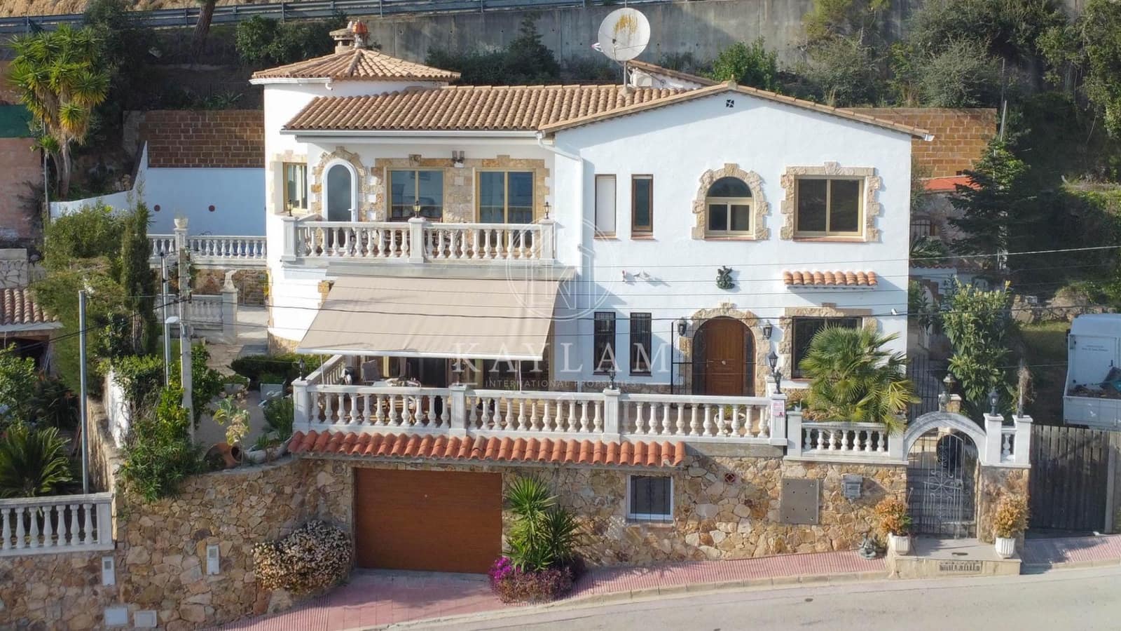 4 bedroom Villa for sale in Lloret de Mar with pool garage - € 535,000 (Ref: 9652003)