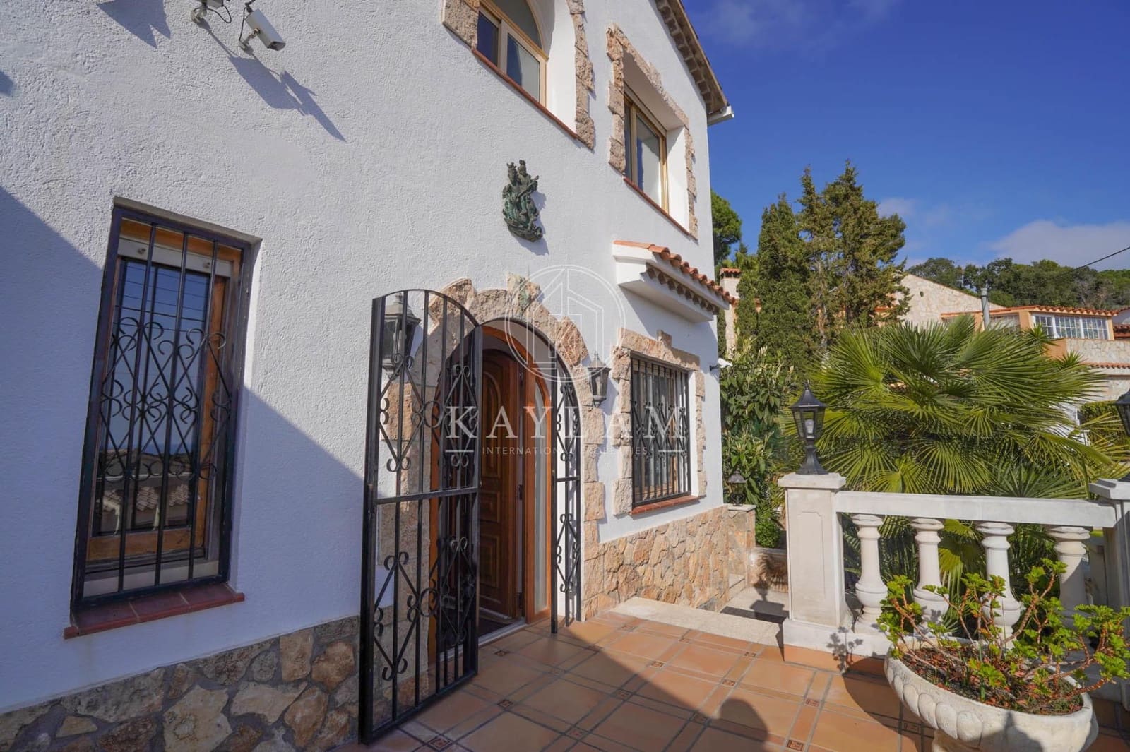 4 bedroom Villa for sale in Lloret de Mar with pool garage - € 535,000 (Ref: 9652003)