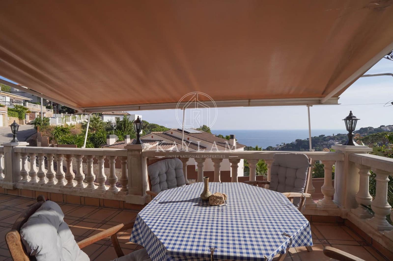 4 bedroom Villa for sale in Lloret de Mar with pool garage - € 535,000 (Ref: 9652003)