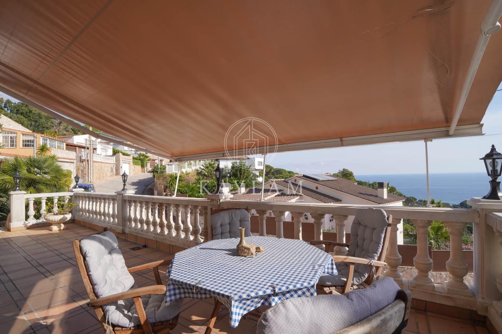 4 bedroom Villa for sale in Lloret de Mar with pool garage - € 535,000 (Ref: 9652003)