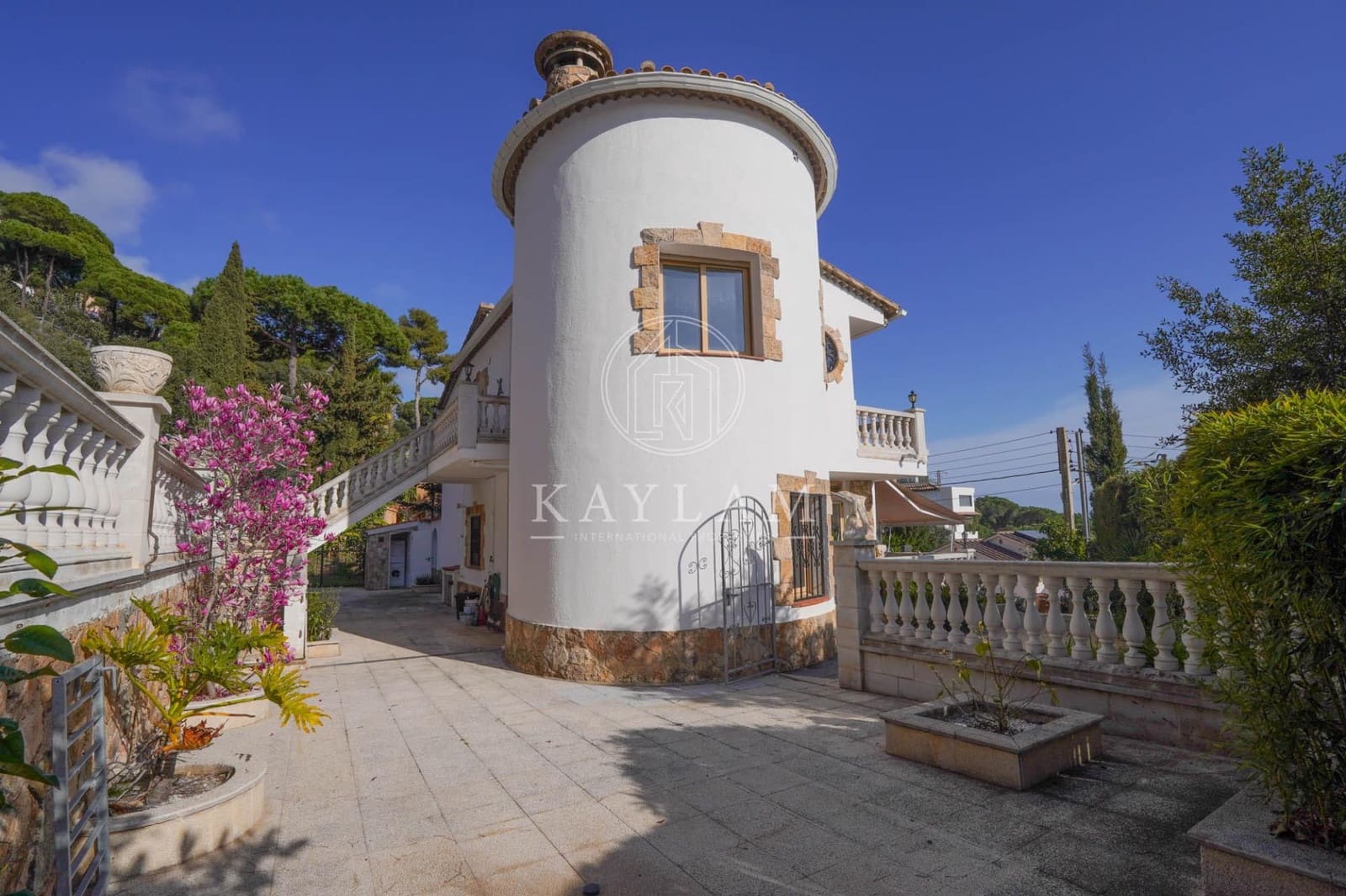 4 bedroom Villa for sale in Lloret de Mar with pool garage - € 535,000 (Ref: 9652003)