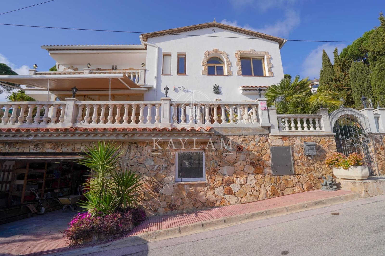 4 bedroom Villa for sale in Lloret de Mar with pool garage - € 535,000 (Ref: 9652003)