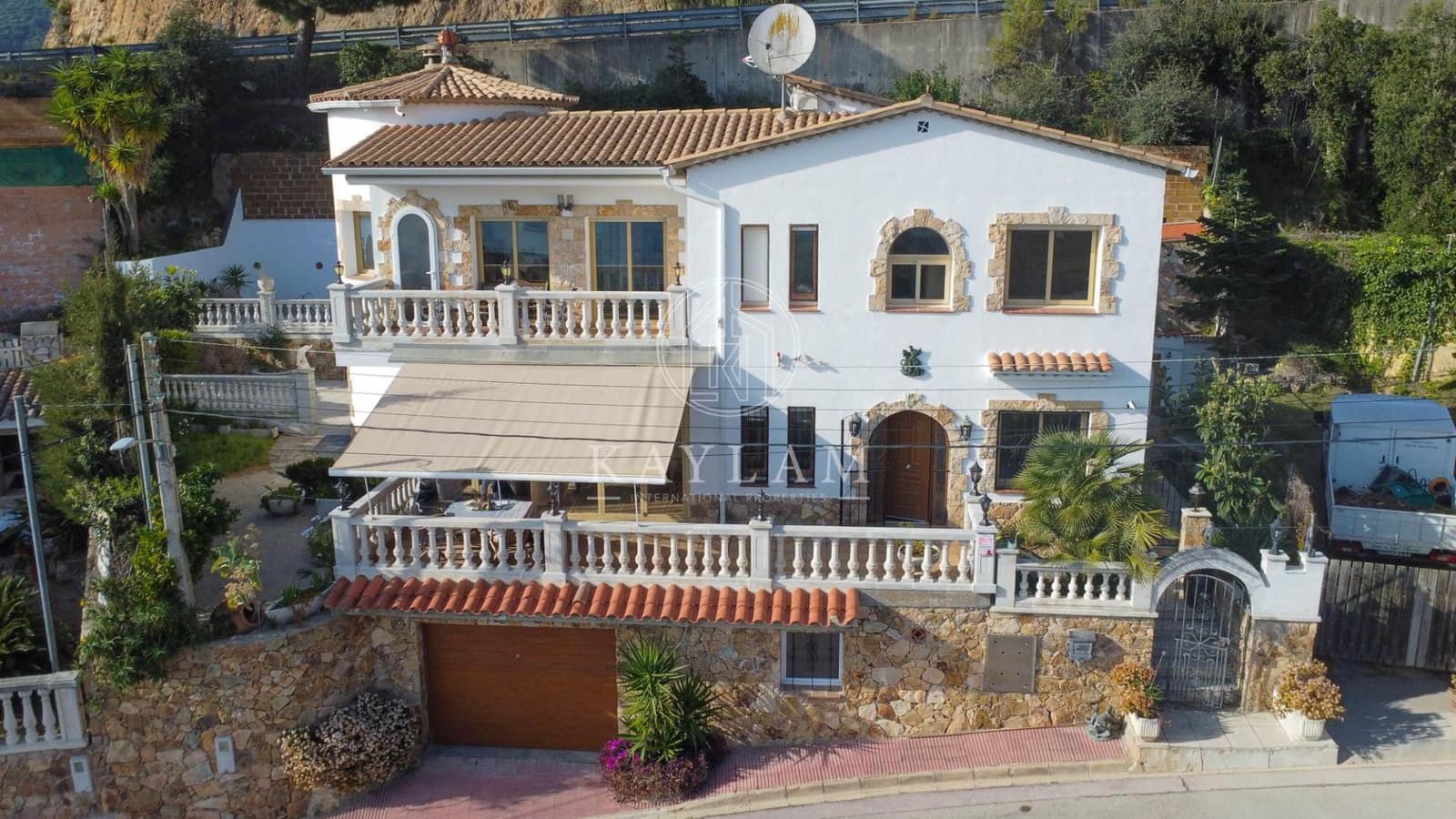 4 bedroom Villa for sale in Lloret de Mar with pool garage - € 535,000 (Ref: 9652003)