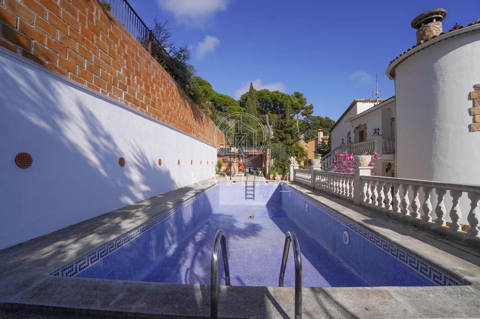 4 bedroom Villa for sale in Lloret de Mar with pool garage - € 535,000 (Ref: 9652003)