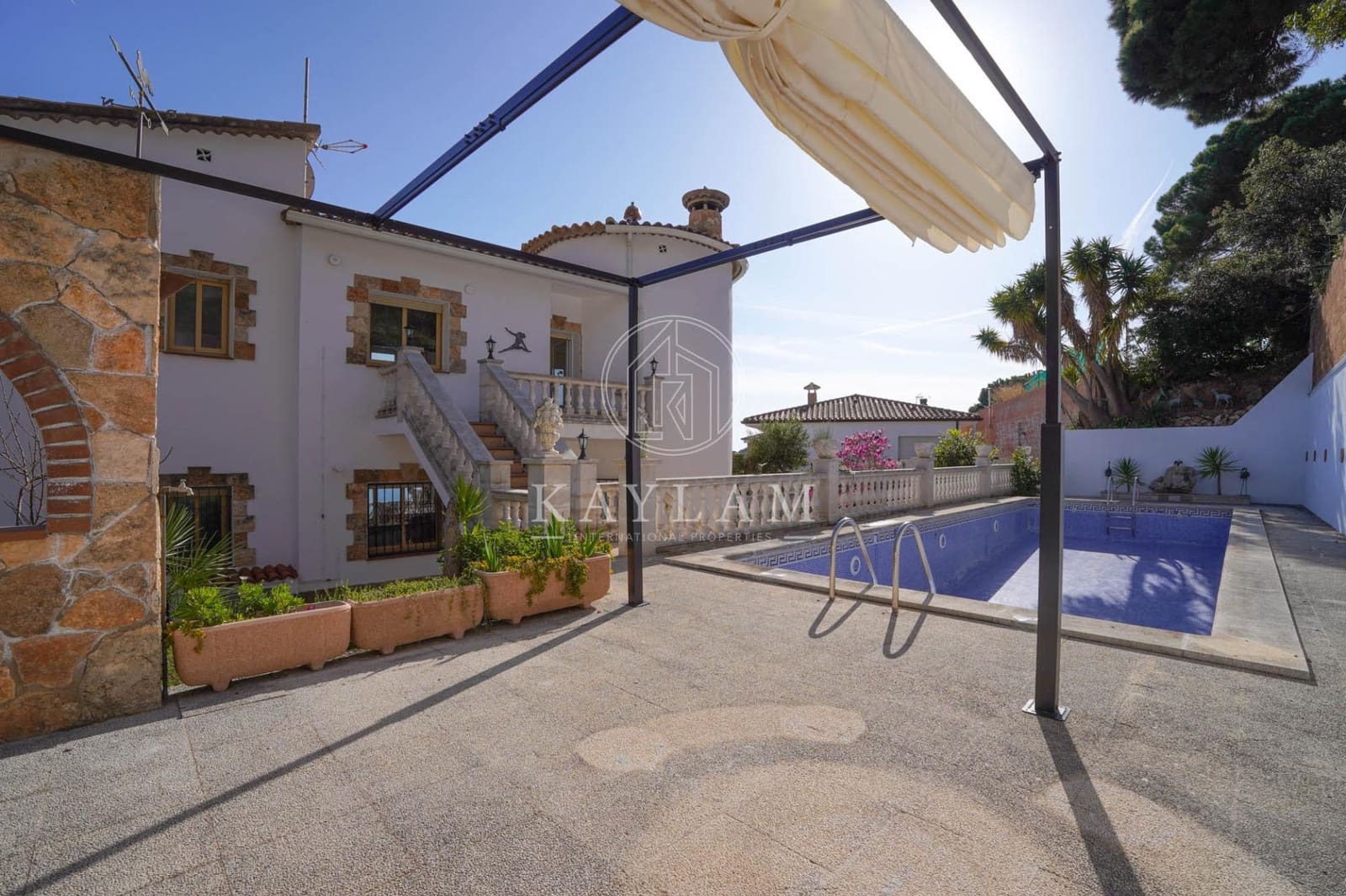 4 bedroom Villa for sale in Lloret de Mar with pool garage - € 535,000 (Ref: 9652003)