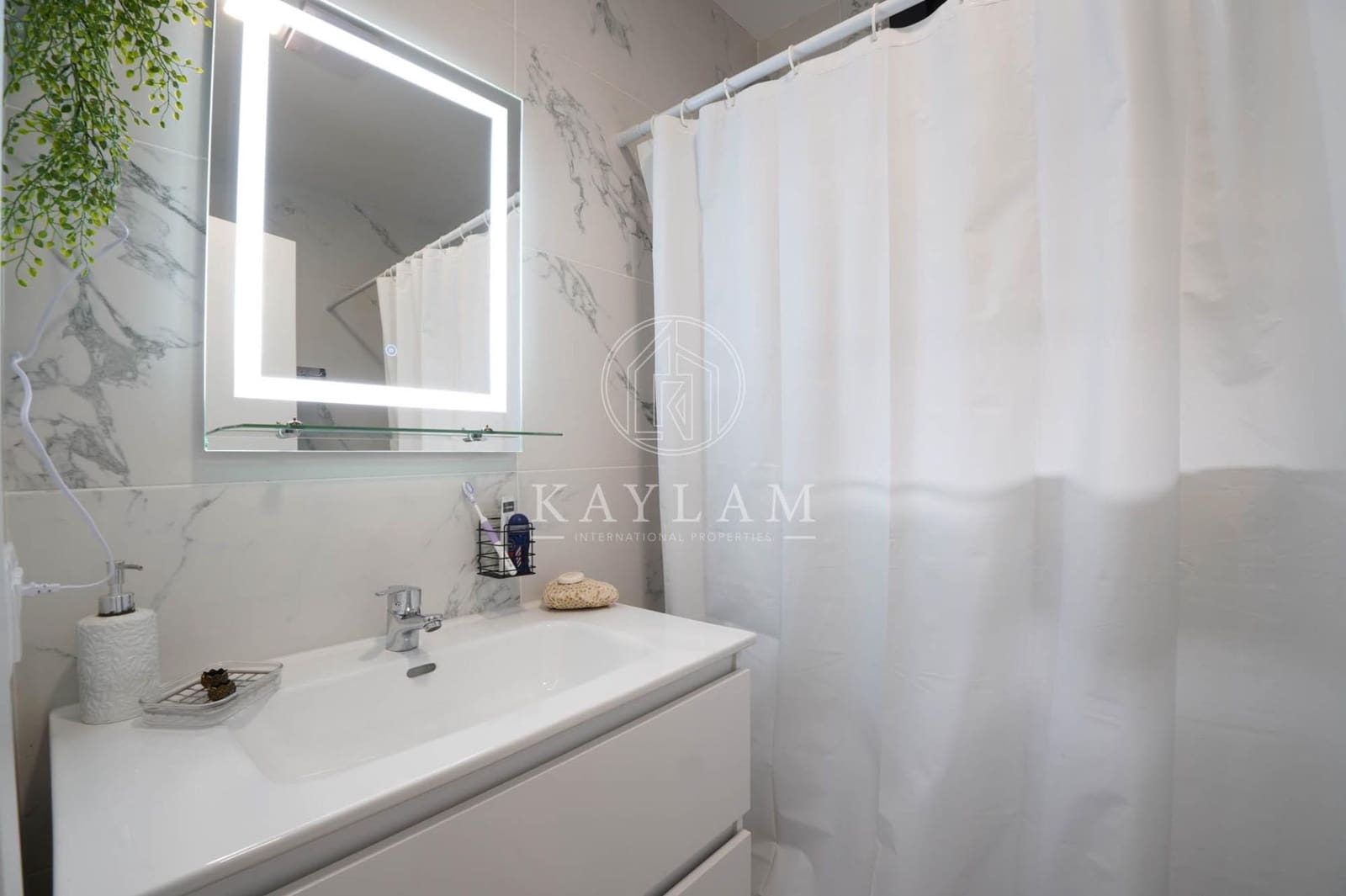 3 soveværelse Villa til salg i Lloret de Mar med swimmingpool - € 295.000 (Ref: 9735589)