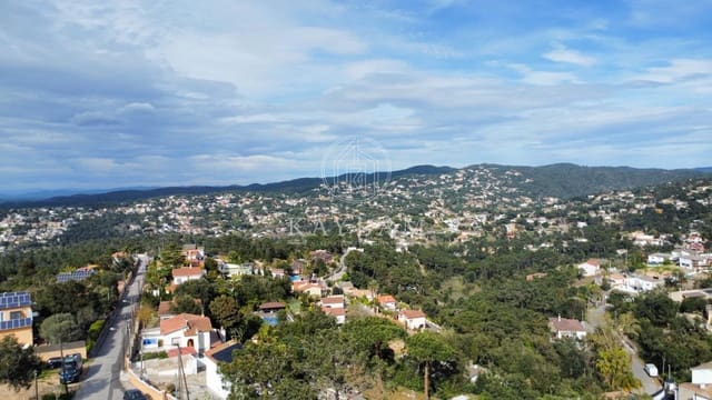 3 soveværelse Villa til salg i Lloret de Mar med swimmingpool - € 295.000 (Ref: 9735589)